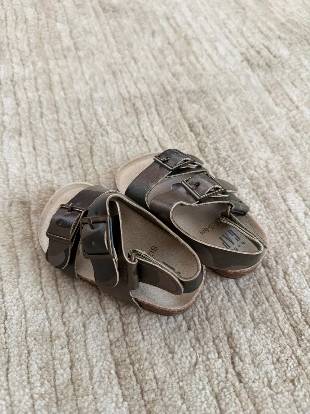 GAP Baby Olive Green Double Strap Buckle Sandals sz 3-6 months